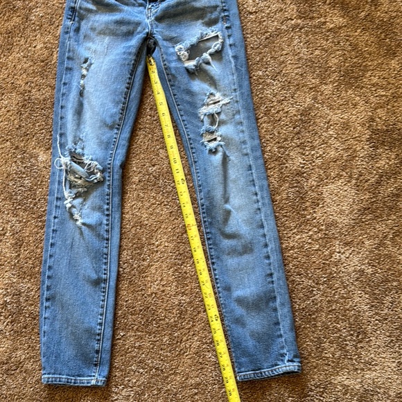 American Eagle Low Rise Distressed Blue Jeans. Size 2. - Picture 3 of 6
